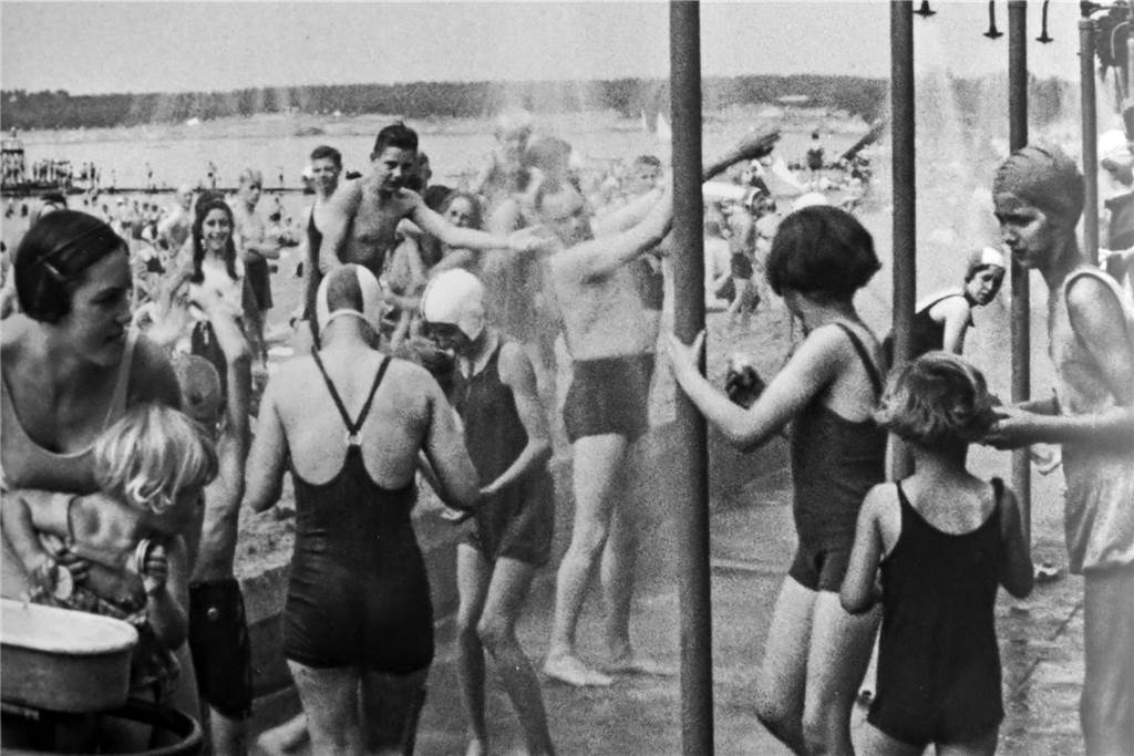160 Fotos zeigen faszinierende Momentaufnahmen aus Haltern 1936 Badebetrieb am Stausee 1936.