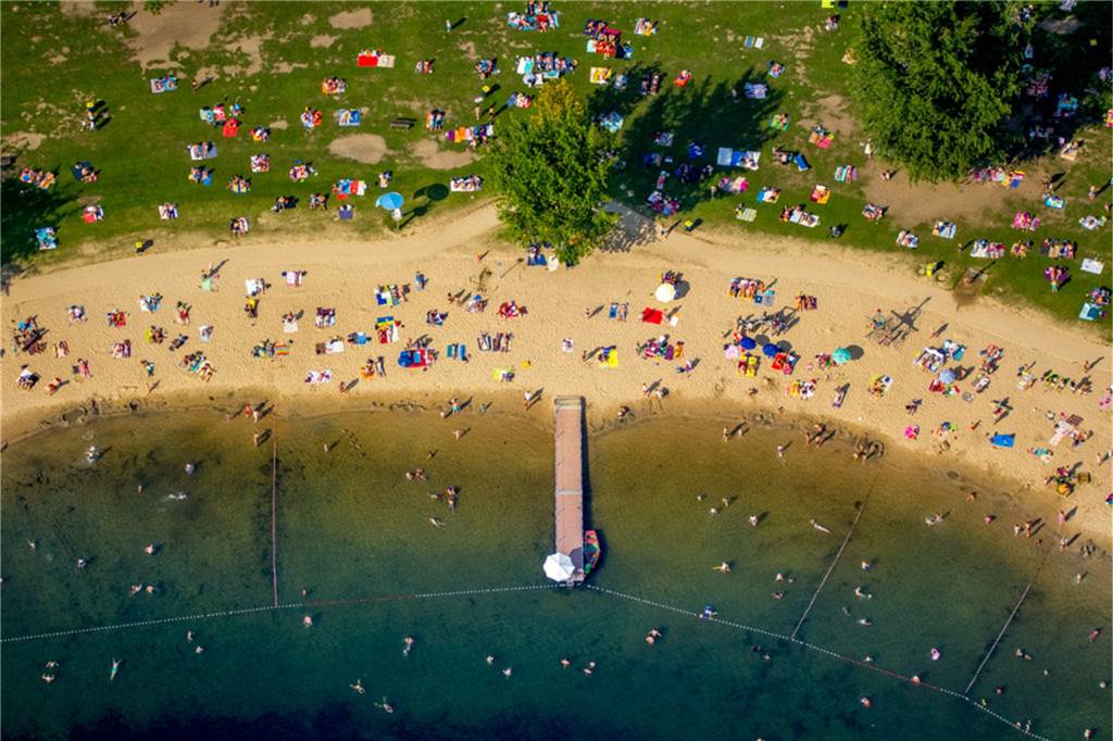 Baden und Liegewiese auf der Nordseite, Unterbacher See
