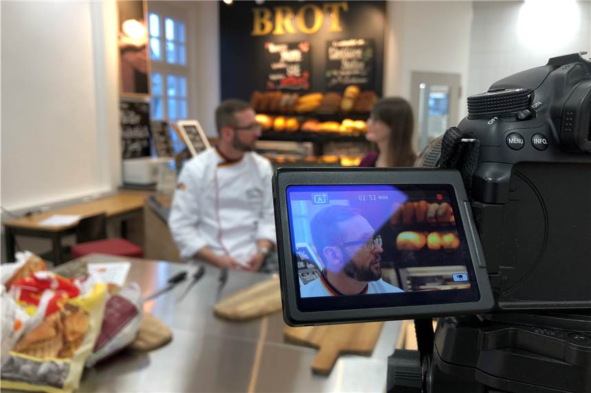Wo gibt es das beste Brötchen? Die Leser-Ergebnisse sind eindeutig Bäckermeister Maik Wegner hat die Brötchen der Werner Bäcker getestet. Die Ergebnisse werden am Donnerstag, 24. Januar, veröffentlicht - inklusive Test-Video.