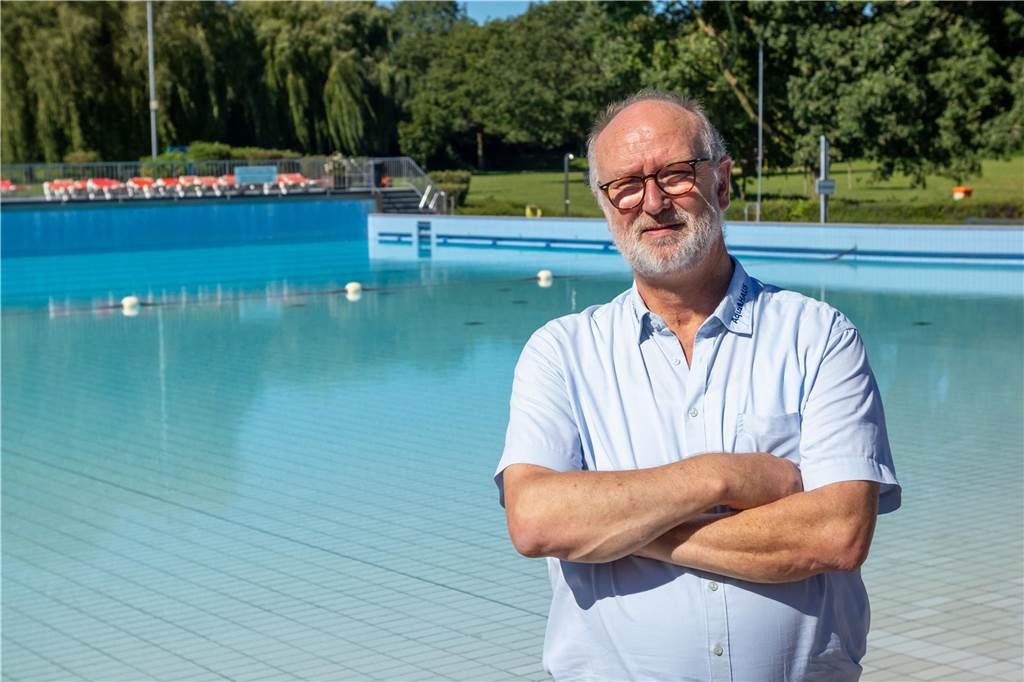 Freibäder in Ahaus, Stadtlohn und Vreden bleiben trotz Hitze geschlossen Bäderleiter des Kombibads Aquahaus Franz-Josef Bülter ärgert sich, dass er die Freibäder nicht öffnen kann.