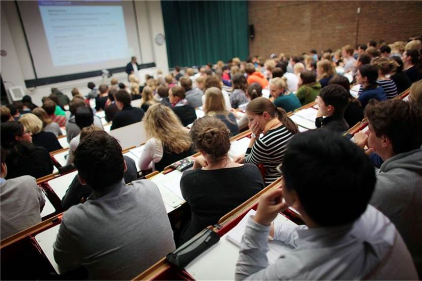 Mehr Geld für Studenten: Kabinett beschließt Bafög-Reform zum Wintersemester Bafög-Empfänger sollen zum Wintersemester fünf Prozent mehr Geld bekommen.