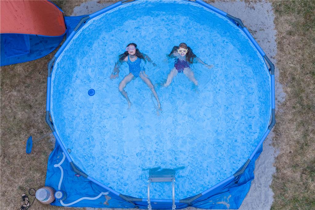 Bagatell-Anrufe gibt es viele. Jemand rief sogar schon den Notruf, damit die Feuerwehr seinen Pool mit Wasser füllt. Das ist kein Grund, die Feuerwehr zu rufen.