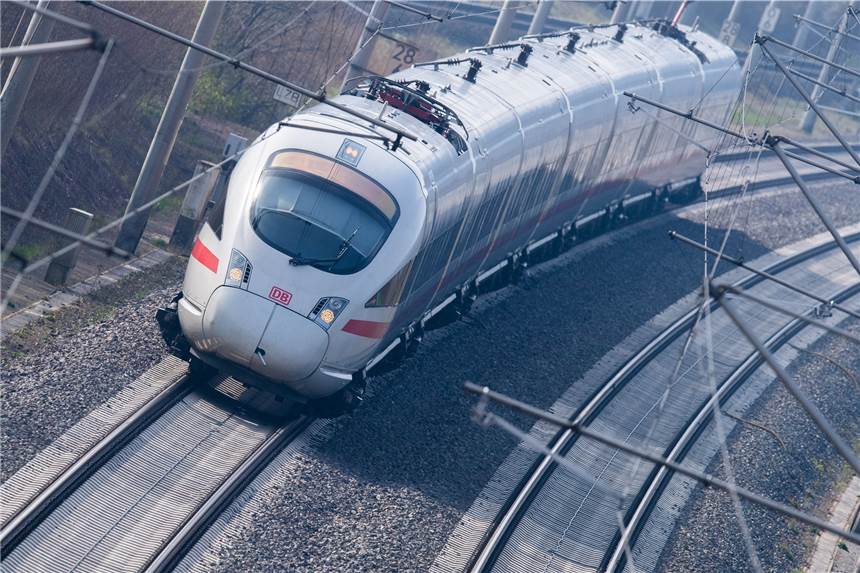Bahnkunden müssen sich auf Ausfälle und Verspätungen einstellen. Die Lokführer kündigten einen Streik an.