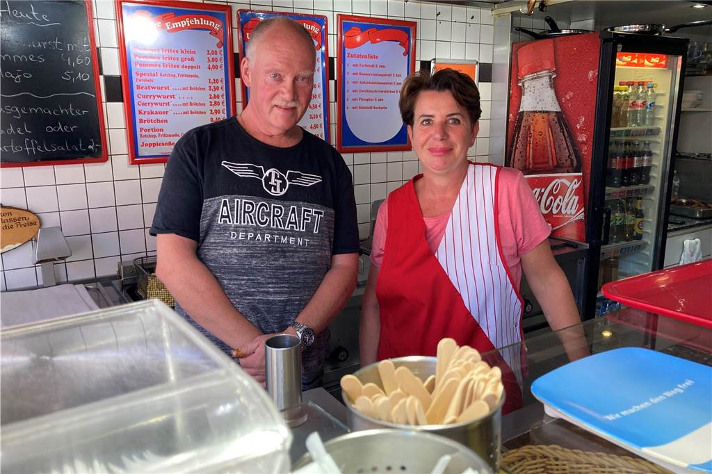 Imbiss-Preise in Dorsten: Warum Currywurst & Co. immer teurer werden Bahra und Gregor Flerlage vom Schnellimbiss Funke in Dorsten
