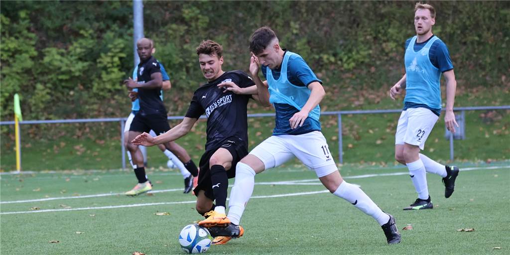 Aufstellungen, Torschützen, Platzverweise: So haben Castrop-Rauxels Fußballteams gespielt Bakir Basic (r) und sein SV Wacker Obercastrop besiegten den FC Iserlohn mit 2:0 (0:0).