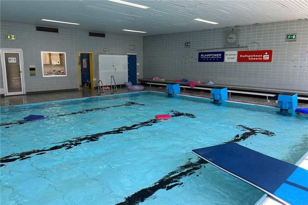 Lehrschwimmbecken muss saniert werden: Flickwerke helfen nicht mehr lange Lehrschwimmbecken in Ergste