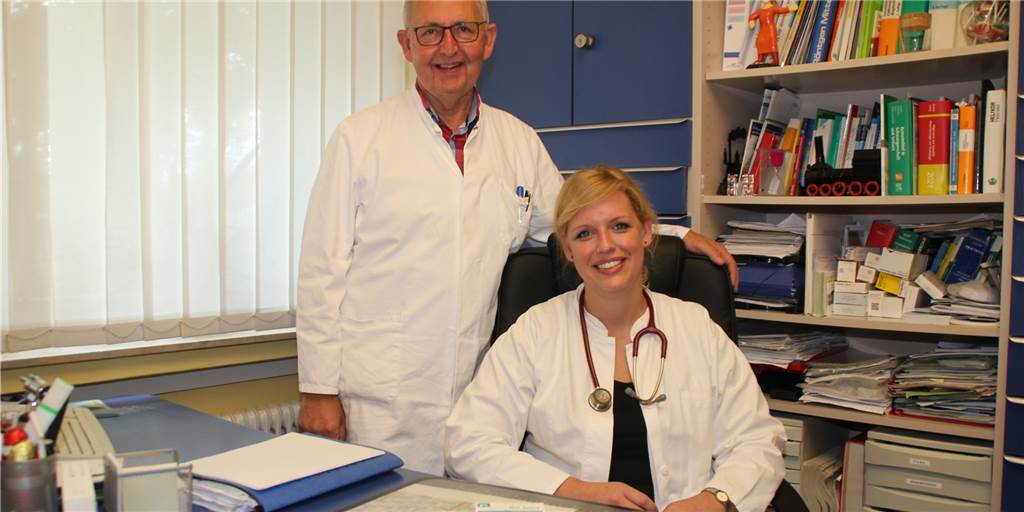 Generationenwechsel in Brambauer: Hausarztpraxis Vollmer bekommt neue Chefin Bald wird die Brambauer Hausarztpraxis in jüngere Hände gegeben. Dr. Friedrich Vollmer übergibt die Arztpraxis an Tochter Dr. Julia Vollmer.