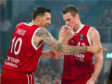 Bamberg ist mit Daniel Theis (l) und Leon Radosevic großer Favorit. Foto: Nicolas Armer