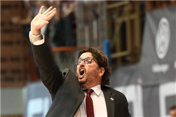 Bamberg-Trainer Andrea Trinchieri ist ein Basketball-Philosoph. Foto: Hans-Martin Issler