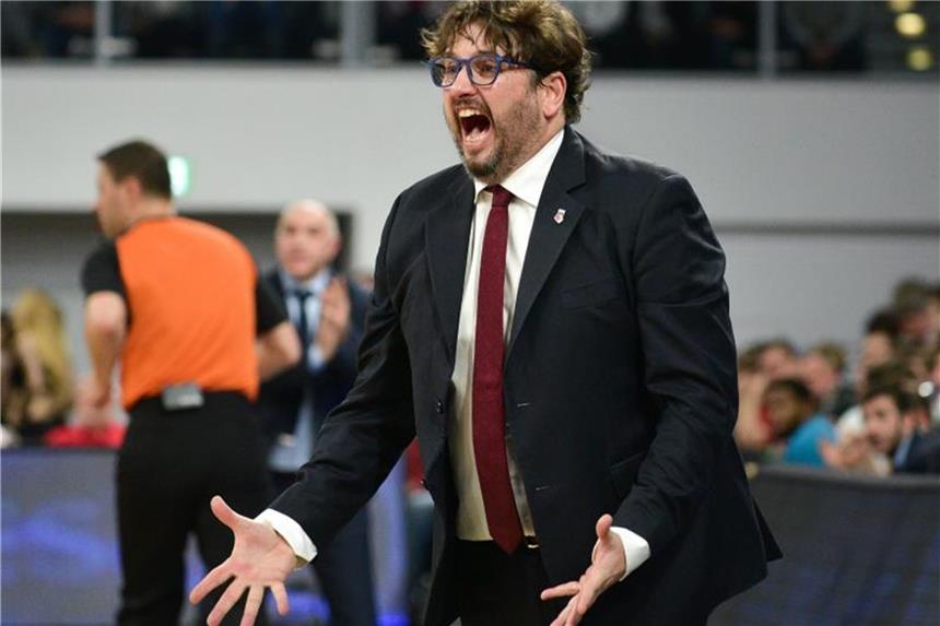Bamberg kassiert fünfte Euroleague-Pleite in Serie Bambergs Trainer Andrea Trinchieri unterlag mit seinem Team gegen Tel Aviv. Foto: Nicolas Armer