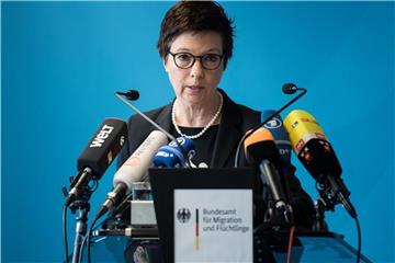 Bamf-Chefin Jutta Cordt äußert sich in Berlin zu den Vorgängen in der Außenstelle Bremen. Foto: Bernd von Jutrczenka