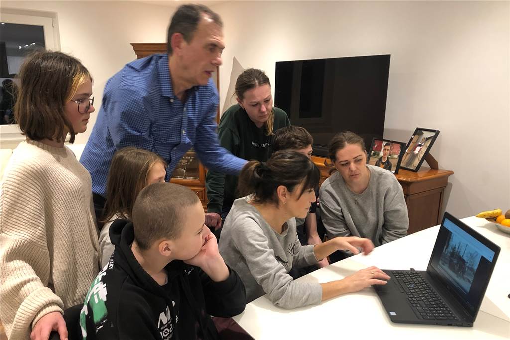 Kriegsflüchtlinge in Dortmund verzweifelt: Was kommt nach der Nothilfe? Banger Blick auf die neuesten Nachrichten aus der Ukraine.