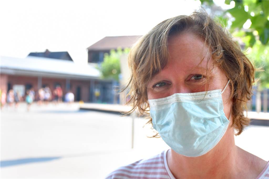 Barbara Altena, kommissarische Schulleiterin der von-Galen-Grundschule in Oeding, mit Maske.