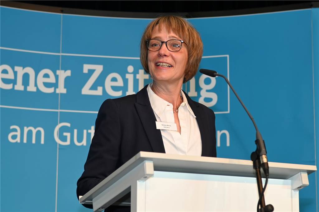 Barbara Mense ist Unternehmerin des Jahres: „Ich bin hochrot angelaufen“ Barbara Mense wurde am Freitag (12.11.) von der Dorstener Zeitung zur "Unternehmerin des Jahres" gekürt. Die Verleihung fand im Gemeinschaftshaus Wulfen statt.