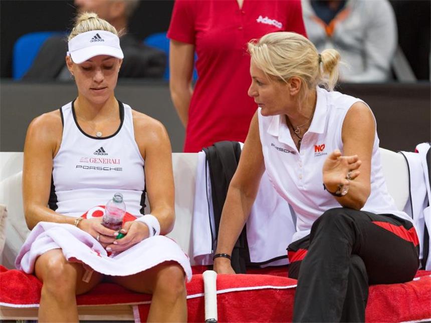 "Ära zu Ende": Umbruch im deutschen Damen-Tennis Barbara Rittner (r) wird Angelique Kerber und Co nicht mehr auf der Spielerbank betreuen. Foto: Daniel Maurer