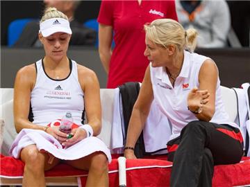 Barbara Rittner (r) wird Angelique Kerber und Co nicht mehr auf der Spielerbank betreuen. Foto: Daniel Maurer