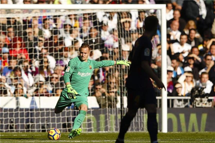 Lobeshymnen für ter Stegen - „Weitere Paraden-Show“ Barcelonas Marc-Andre ter Stegen erntet nach dem Spiel gegen Real Madrid Lob von der spanischen Presse. Foto: Enrique de la Fuente/Shot for pr