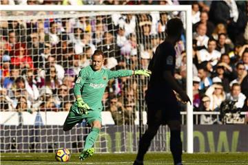 Barcelonas Marc-Andre ter Stegen erntet nach dem Spiel gegen Real Madrid Lob von der spanischen Presse. Foto: Enrique de la Fuente/Shot for pr