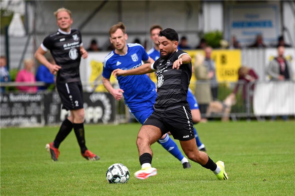 Bitterer Rückschlag für den SV Dorsten-Hardt: Epe schlägt in der Nachspielzeit zu Baris Köktürk am Ball