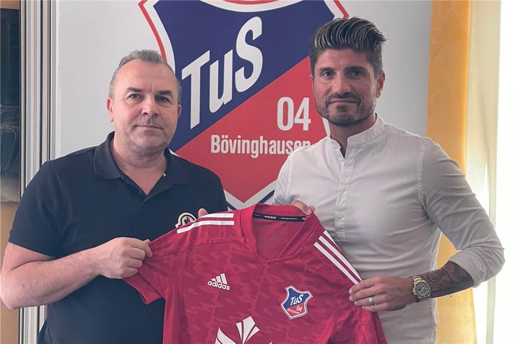 Bövinghausen-Spieler im türkischen Dschungel-Camp - Vogelspinne im Bett und 12 Kilo abgenommen Baris Özbek (r.) war im türkischen Dschungel-Camp.