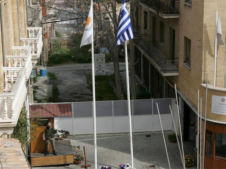 Bewegung in Zypern-Gesprächen: Türkei bietet Truppenabzug an Barrikaden in der Ledra Street im Herzen von Nikosia. Foto: Katia Christodoulou