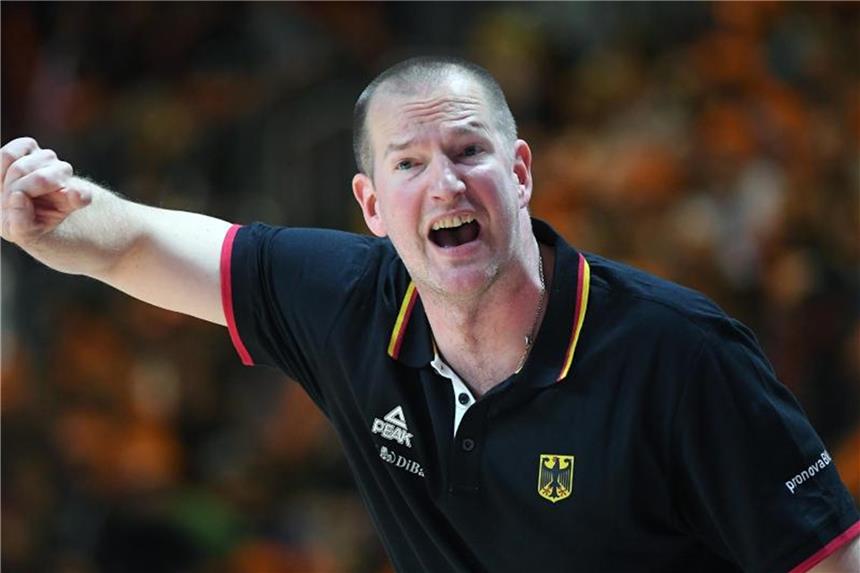 Basketball-Bundestrainer Henrik Rödl muss im WM-Qualifikationsspiel gegen Serbien improvisieren. Foto: Hendrik Schmidt
