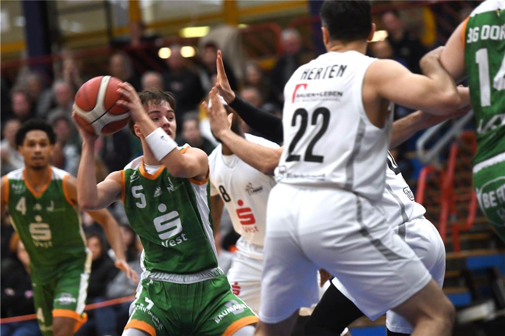 Basketball Regionalliga West, 16. November 2024, Rosa-Parks-Halle, Hertener Löwen - BG Dorsten 77:64.