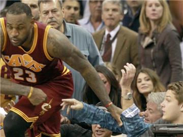 Basketball-Star LeBron James verletzte bei einem Spiel die Ehefrau vom Golf-Weltranglistenzweiten Jason Day. Foto: Phil Masturzo