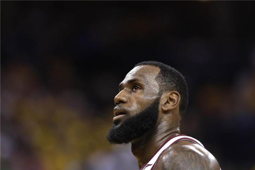 Trump äußert sich abfällig über LeBron James Basketball-Superstar LeBron James ist erneut verbal vom US-Präsidenten Trump angegangen worden. Foto: Marcio Jose Sanchez/AP