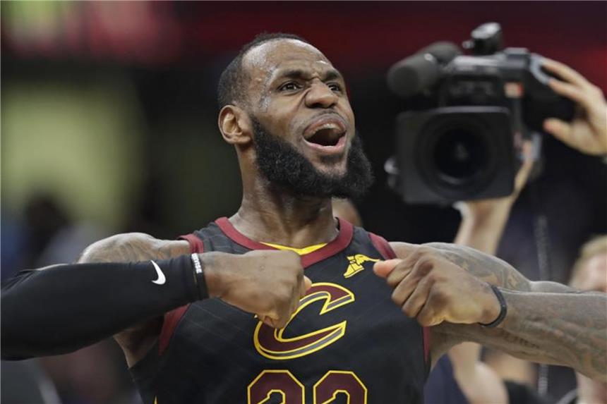 LeBron James' Risiko-Wechsel zu den Los Angeles Lakers Basketball-Superstar LeBron James wechselt von den Cleveland Cavaliers zu den Los Angeles Lakers. Foto: Tony Dejak/AP