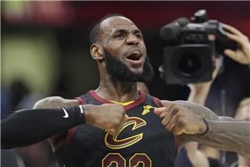 Basketball-Superstar LeBron James wechselt von den Cleveland Cavaliers zu den Los Angeles Lakers. Foto: Tony Dejak/AP