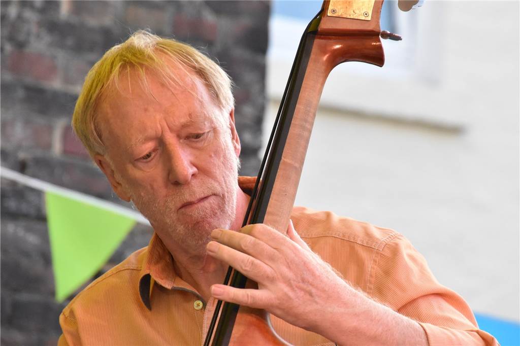Zum Abschluss des Lüner Parktheater-Festivals: Jazz sorgt für Musikgenuss Bassist Eric Richards war in Lünen schon mehrfach, auch im Jazz-Club, zu Gast.