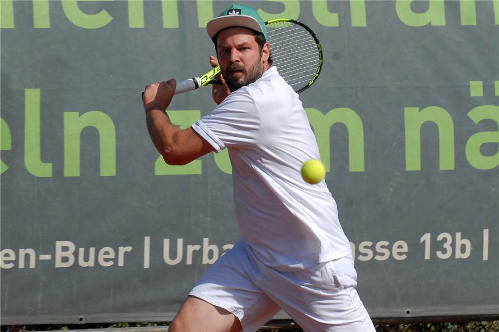 Dorsten hat endlich wieder einen Fachwart Tennis: Es war eine logische Wahl Bastian Beck spielt eine Rückhand