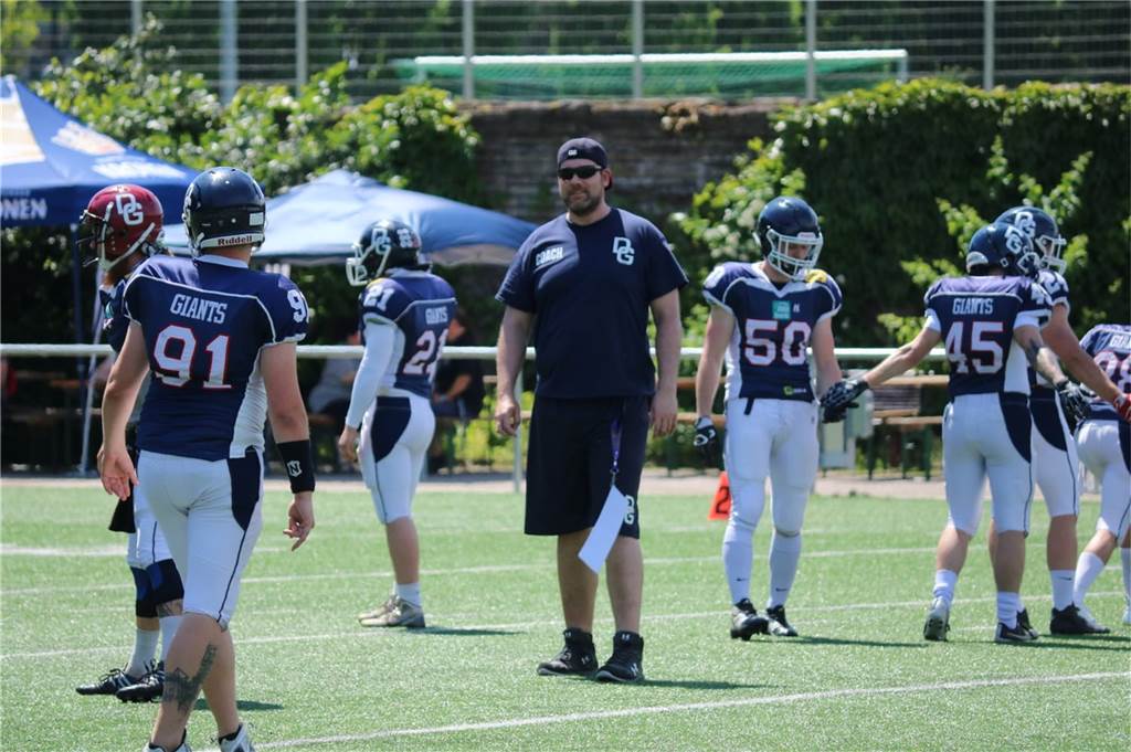 Football-Co-Trainer: „Kenne die Offensivspieler nicht mit Namen“ Bastian Grundmann ist Special-Teams-Koordinator und zudem zuständig für die Defensive Line.