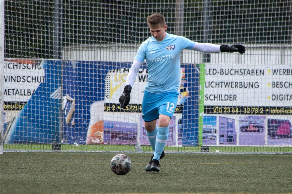 Wiedersehen im Krankenhaus: Drei Halterner treffen sich nach dem Spieltag in der Notaufnahme Bastian Mrowitzki wird dem TuS Haltern am See erst mal fehlen, beim Spiel der Reserve gegen RW Deuten II verletzte er sich am Fuß.