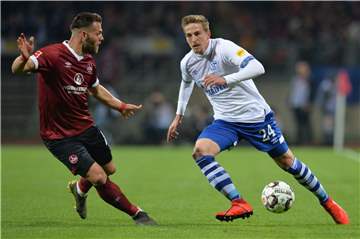 Bastian Oczipka fehlt es in den Zweikämpfen oft an Geschwindigkeit.