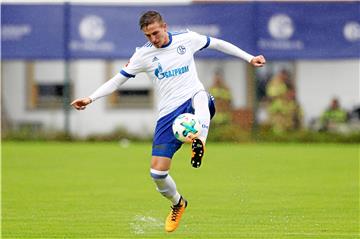 Bastian Oczipka wird Schalke 04 verletzungsbedingt mehrere Wochen fehlen.