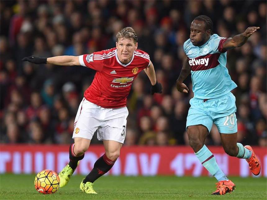 Schweinsteiger und ManUnited torlos - Arsenal siegt 3:1 Bastian Schweinsteiger (L) kam mit Manchester United gegen West Ham United nicht über ein 0:0-Unentschieden hinweg. Foto: Peter Powell