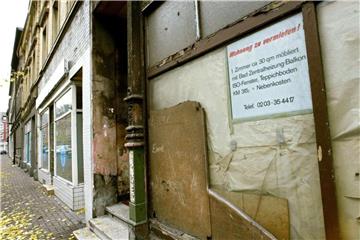 Baufälliger Straßenzug im Duisburger Stadtteil Marxloh: Duisburgs Oberbürgermeister Sören Link (SPD) wirft Minister Spahn „Pauschalurteile“ vor, die von „Ahnungslosigkeit“ zeugten. Foto: Roland Weihrauch