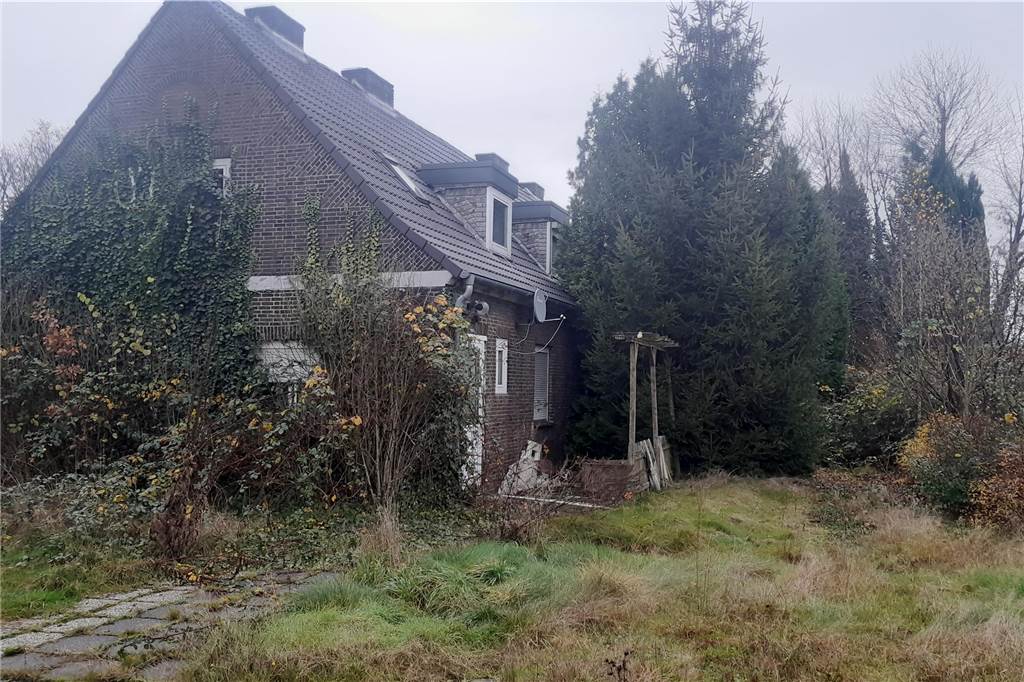 Günstig Wohnen für Familien: Reihenhäuser an der Ovelgönne geplant Ein Haus in Werne, das zusehends verwahrlost.