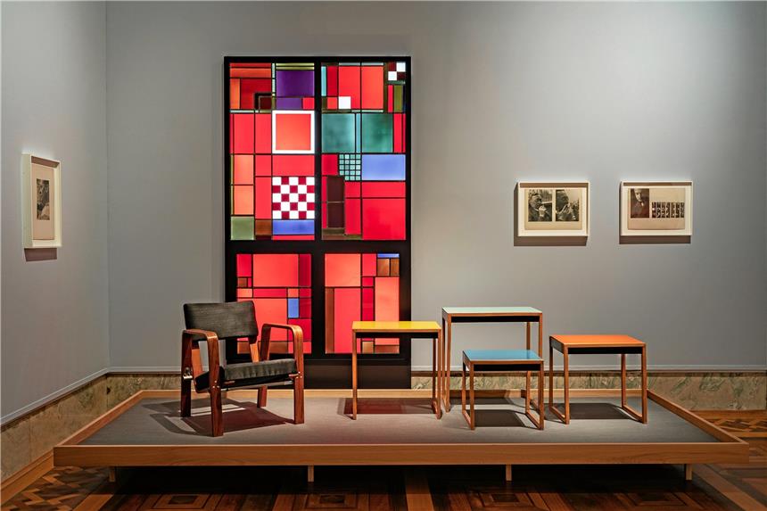 Farbstarke Geburtstags-Schau befreit den Bauhaus-Künstler Bauhaus, Fotografie, Religion – die Schau auf Villa Hügel zeigt viele Facetten von Josef Albers‘ Werk. Die Serie „Hommage to the Square“ steht nicht im Zentrum.