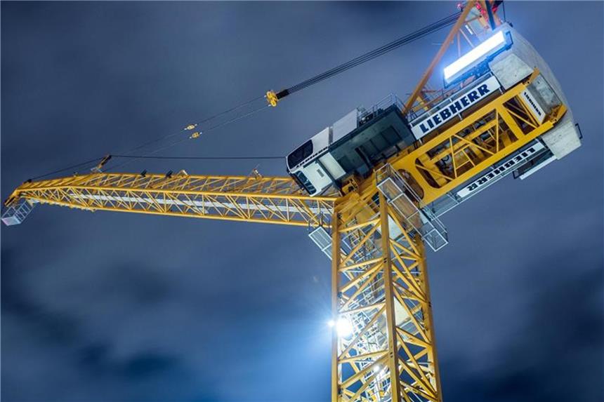 Baukran der Firma Liebherr auf einer Großbaustelle in Berlin. Foto: Silas Stein