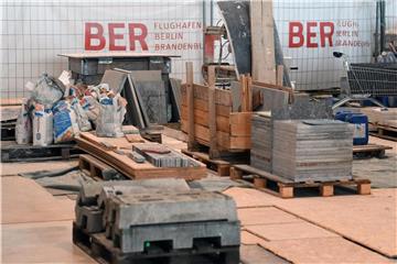 Baumaterial auf der Baustelle des Hauptstadtflughafens: Die Kosten könnten bis 2020 auf mehr als sieben Milliarden Euro steigen. Foto: Ralf Hirschberger