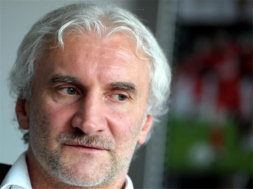 Die Nationalmannschaft: Rekordtorschützen auf einen Blick Bayer-Sportdirektor Rudi Völler ärgert sich über die UEFA.