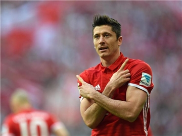 Bayern-Stürmer Robert Lewandowski ist für das nächste Bundesligaspiel gesperrt. Foto: Andreas Gebert