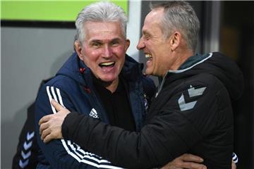 Bayern-Trainer Jupp Heynckes (l) schätzt die Arbeit von Freiburgs Coach Christian Streich. Foto: Patrick Seeger