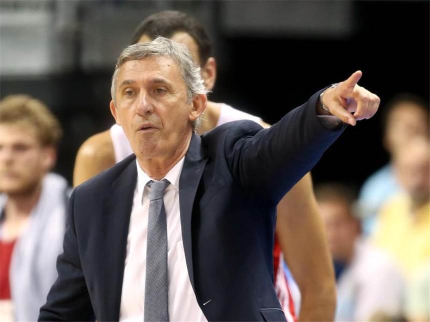 ALBA holt ersten Sieg in Finaleserie gegen Bayern Bayern-Trainer Svetislav Pesic dirigierte sein Team. Foto: Kay Nietfeld