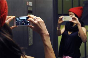 „Bearbeitete Selfies können dazu führen, dass Menschen den Bezug zur Realität verlieren“, sagt Forscherin Neelam Vashi von der Boston University School of Medicine. Foto: Lisa Forster