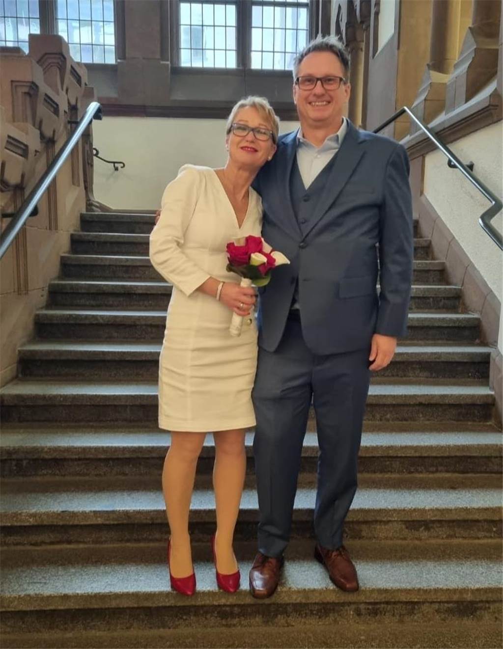 Beata (links) und Michael haben am Valentinstag 2025 im Standesamt Recklinghausen geheirate