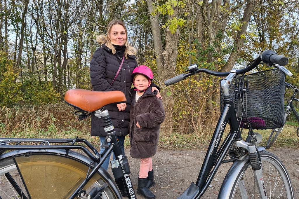 Beate Sealliti ist häufig mit dem Fahrrad und ihrer Tochter unterwegs.